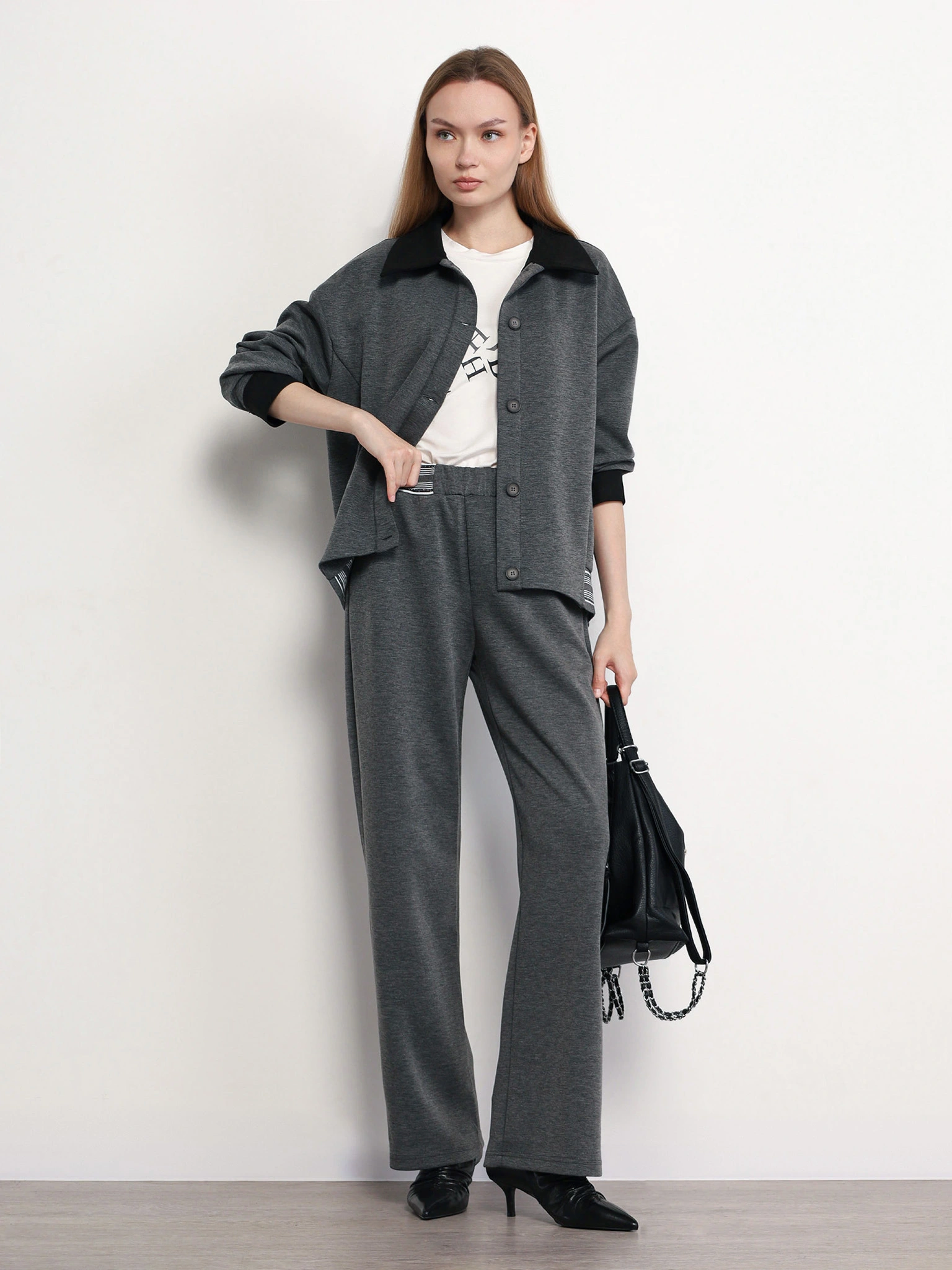 Брюки трикотажные расклешенного кроя с эластичным поясом